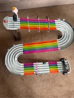 Hot Wheels Mario Kart Rainbow Road Racetrack - complete w/3 extra cars